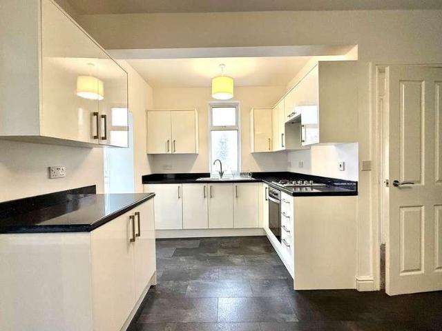 House for sale in Newport
