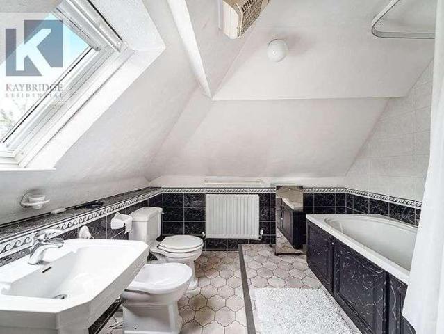 House for sale in Worcester Park, Greater London