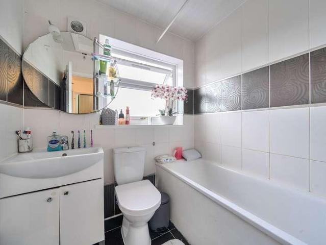 House for sale in Kenton, Greater London