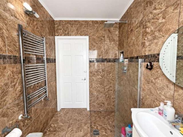House for sale in London Borough of Hounslow, Hanworth