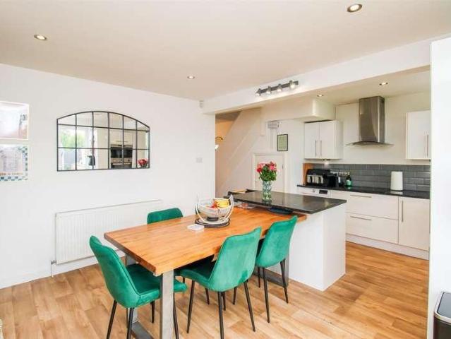 House for sale in Airedale, Castleford