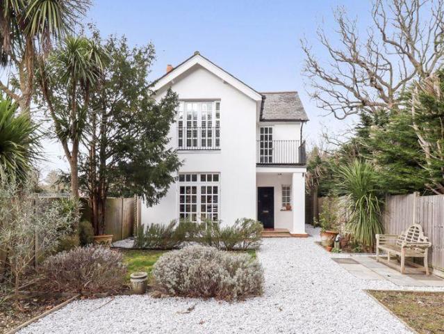 House for sale in Heol-las, Surrey