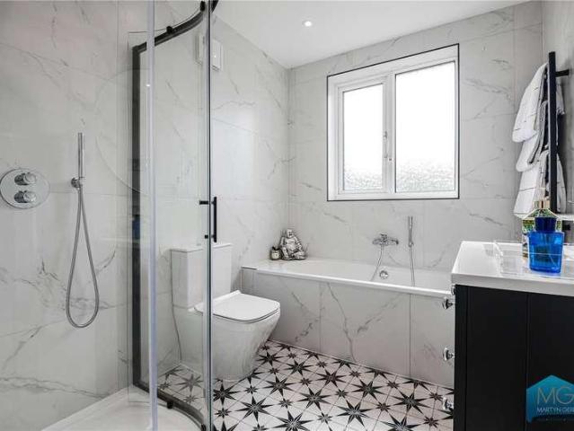 House for sale in Mill Hill, Greater London