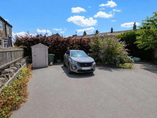 House for sale in Baildon, West Yorkshire
