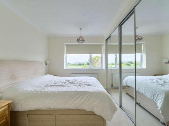House for sale in Stoke Mandeville, Buckinghamshire