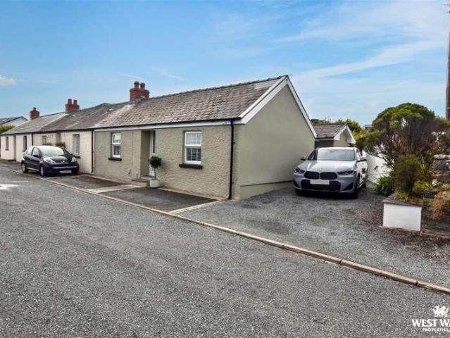 House for sale in Hundleton, Wales