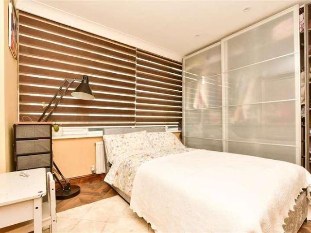 House for sale in Caterham, Caterham on the Hill