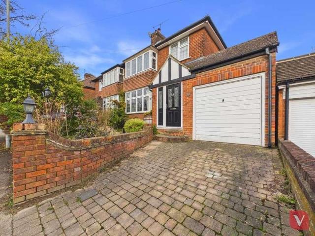 House for sale in Spring Park, Luton