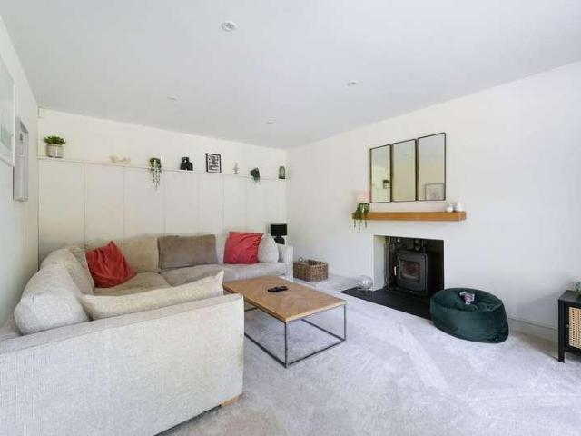 House for sale in Hillview, Surrey