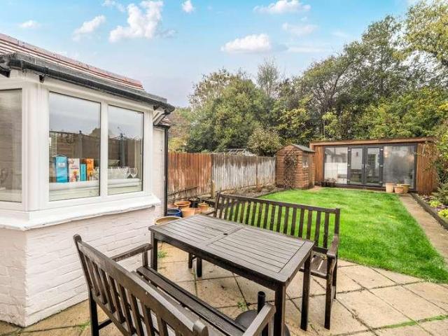 House for sale in Farnham, Waverley