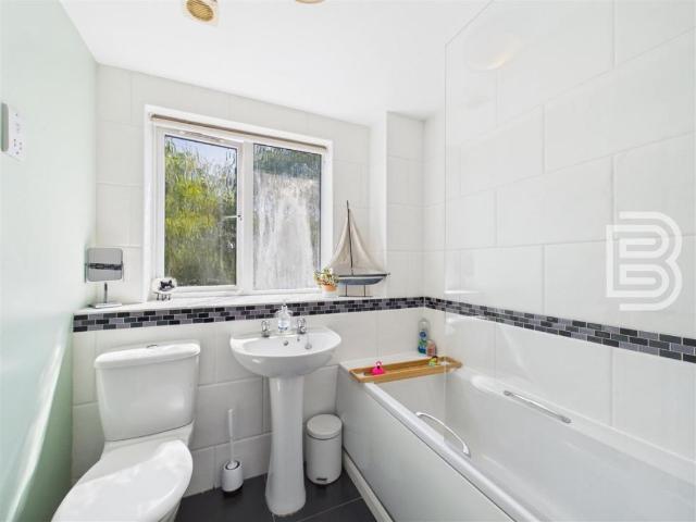House for sale in Newton, New Bilton