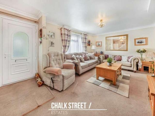 House for sale in Elm Park, Greater London