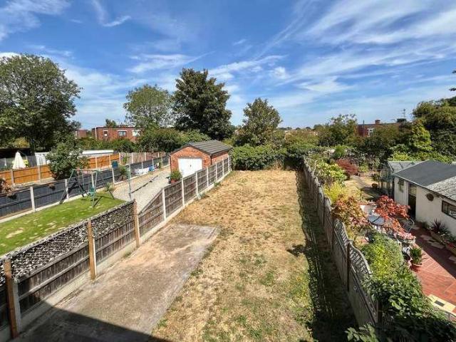 House for sale in Scawsby, South Yorkshire