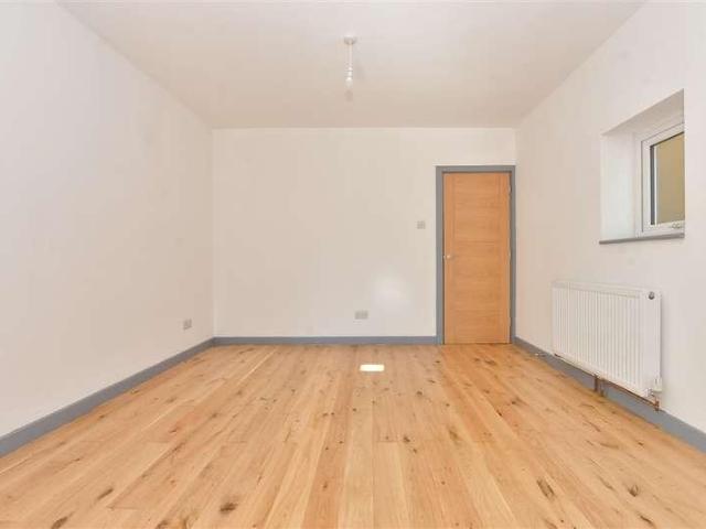 House for sale in Longport, The Bridge