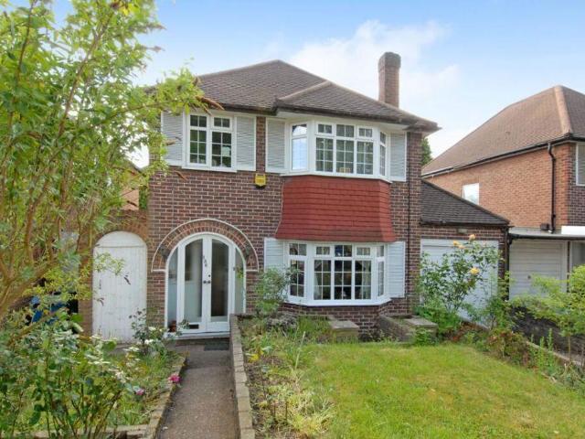 House for sale in Little Stanmore, Greater London