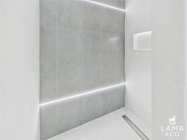 House for sale in Dale Hill, Essex