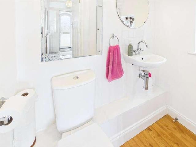 House for sale in Gorse Hill, Swindon