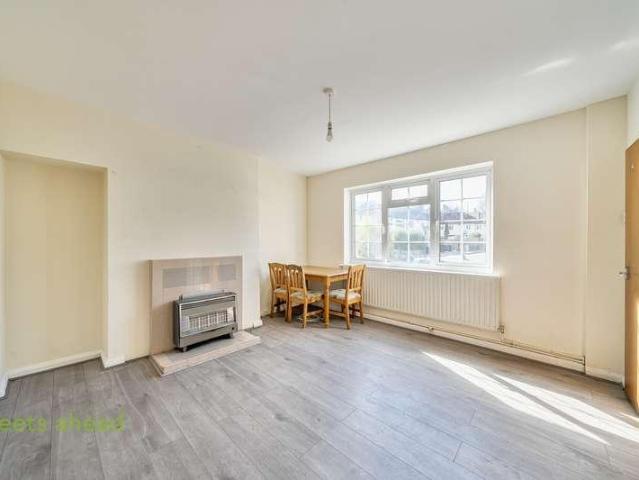 House for sale in London Borough of Croydon, Waddon