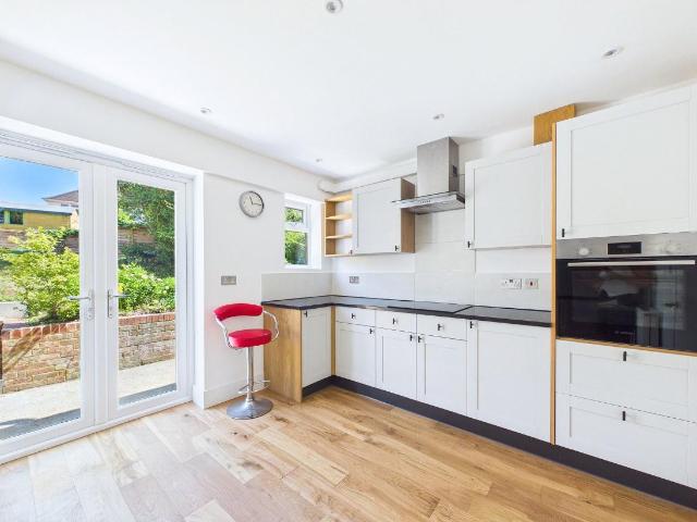 House for sale in Moneyhill, Batchworth