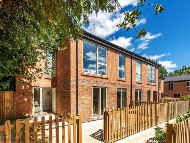 House for sale in Hook Heath, Woking