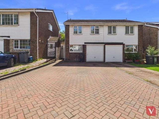 House for sale in Marsh Farm, Luton