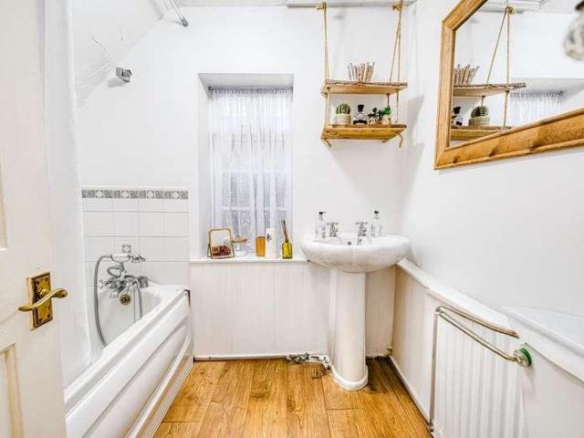 House for sale in North Shoebury, Alton Barnes
