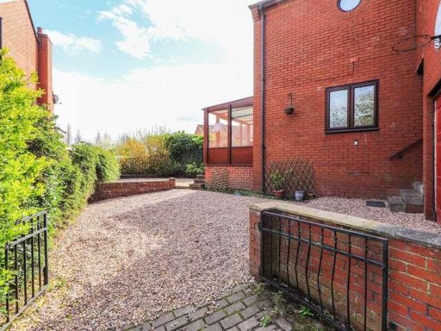 House for sale in Crigglestone, West Yorkshire