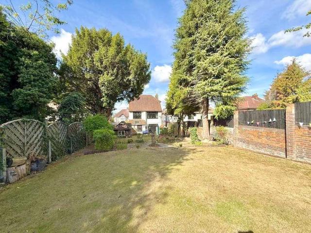 House for sale in Spring Park, Luton