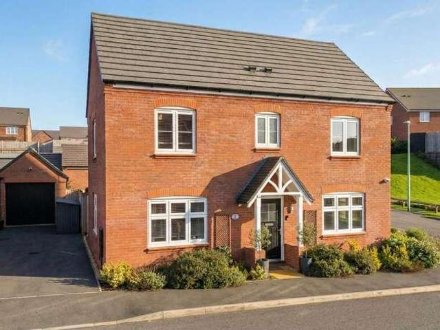 House for sale in Green Close, Warwickshire