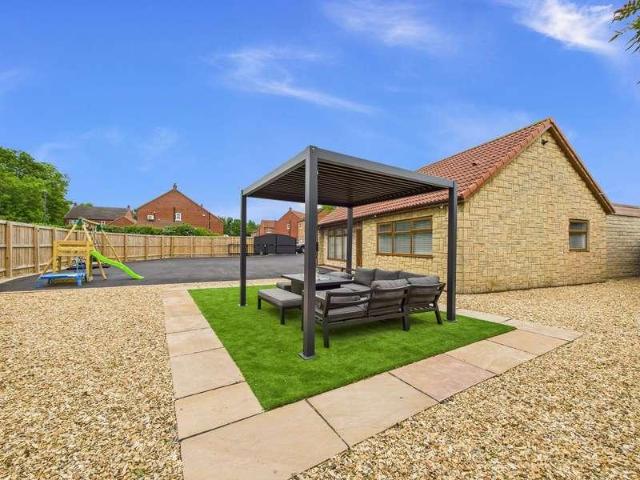 House for sale in Hut Green, Eggborough
