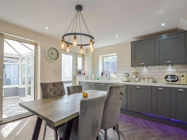 House for sale in Wakefield, Alverthorpe