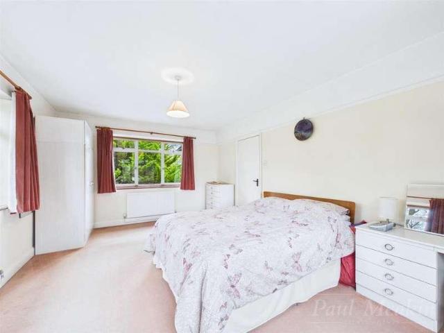 House for sale in London Borough of Croydon, Sanderstead
