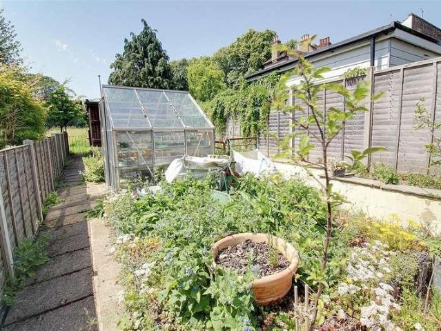 House for sale in Ashlyns Estate, Pouchen End