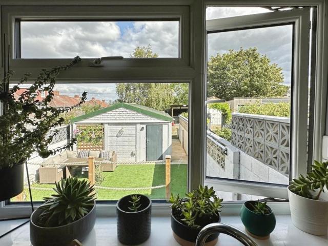 House for sale in Kingswood