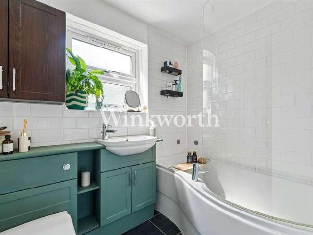 House for sale in Hornsey, Greater London