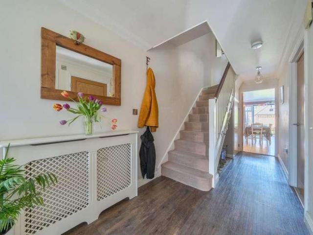 House for sale in Hillview, Surrey