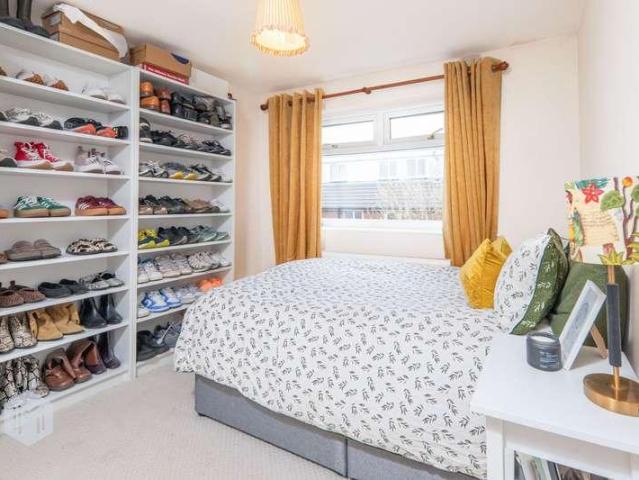 House for sale in Bradshaw, Lee Bank