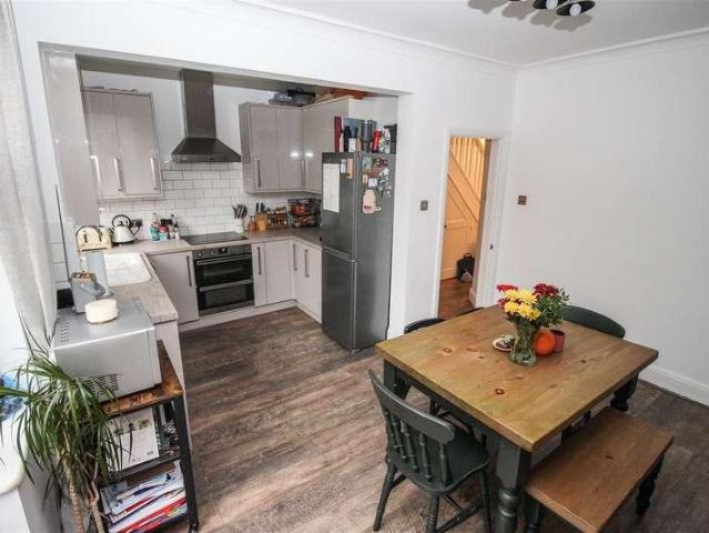 House for sale in Westcliff-on-Sea, Alton Barnes