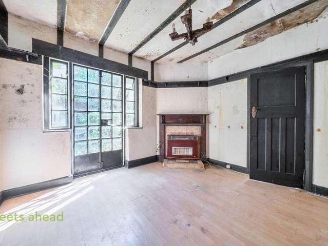 House for sale in London Borough of Croydon, Shirley