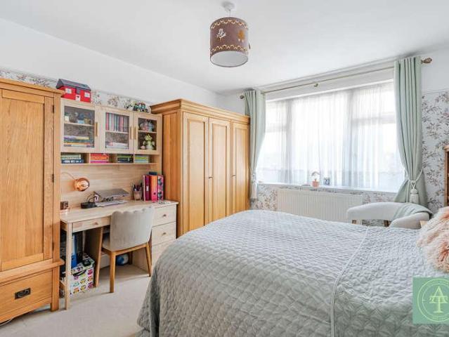 House for sale in New Southgate, Greater London