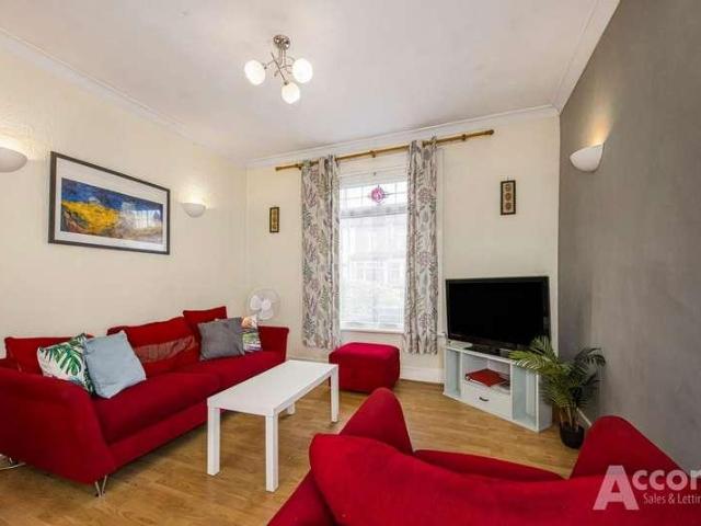 House for sale in London Borough of Redbridge, Greater London