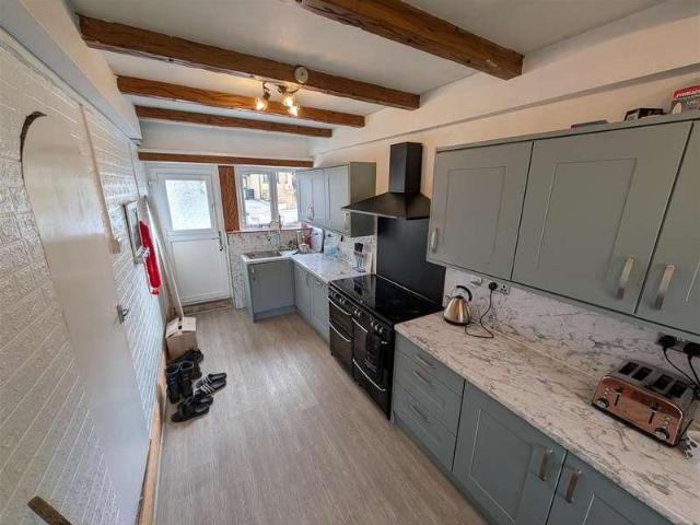 House for sale in Thwaites Brow, Bradford