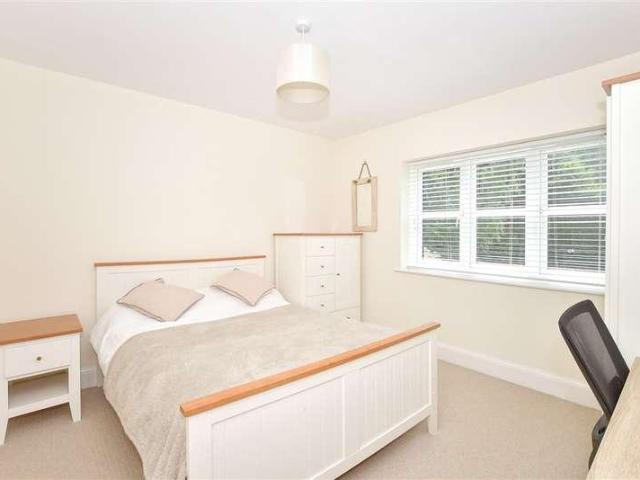 House for sale in Hillview, Surrey