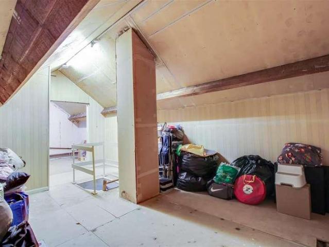 House for sale in Wrenthorpe, West Yorkshire
