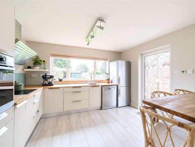 House for sale in Heol-las, Surrey