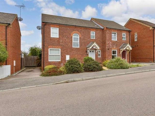House for sale in Hunter's Forstal, Canterbury
