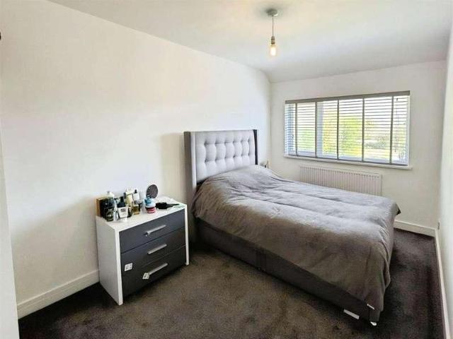 House for sale in Kings Heath, Wake Green