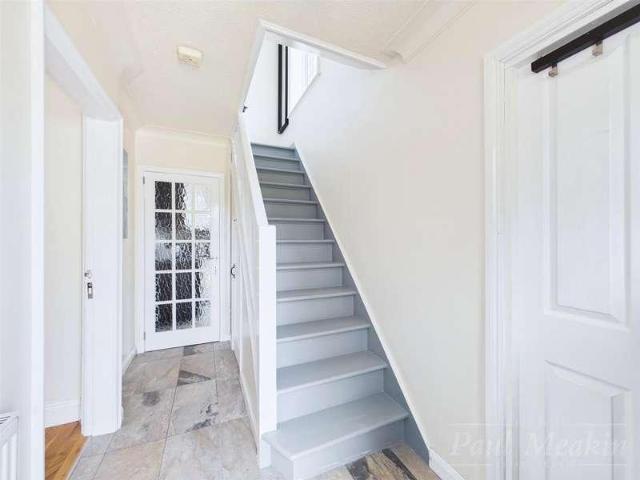 House for sale in London Borough of Croydon, Kenley