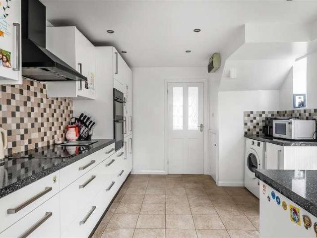 House for sale in Oxted, Hillview