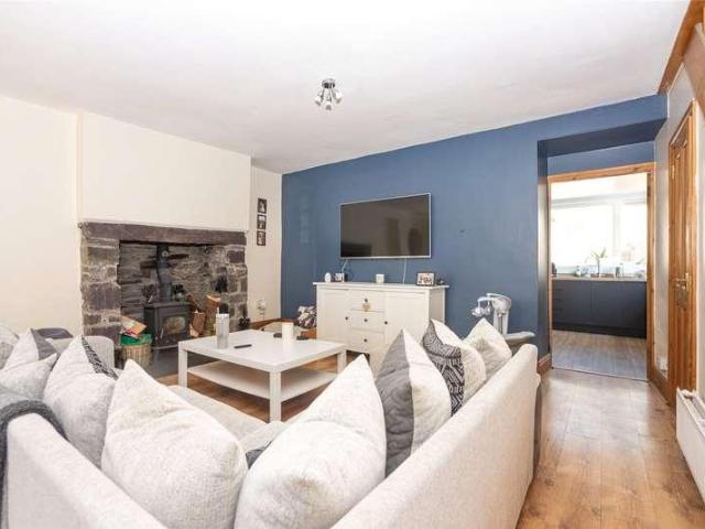 House for sale in Llanllyfni, Talysarn